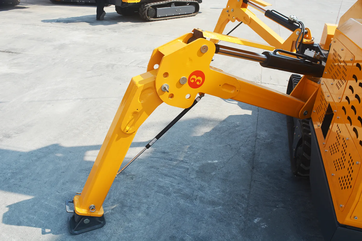 Spider Crane Functions: Boom, Outriggers, Remote & Safety Features(Image3)